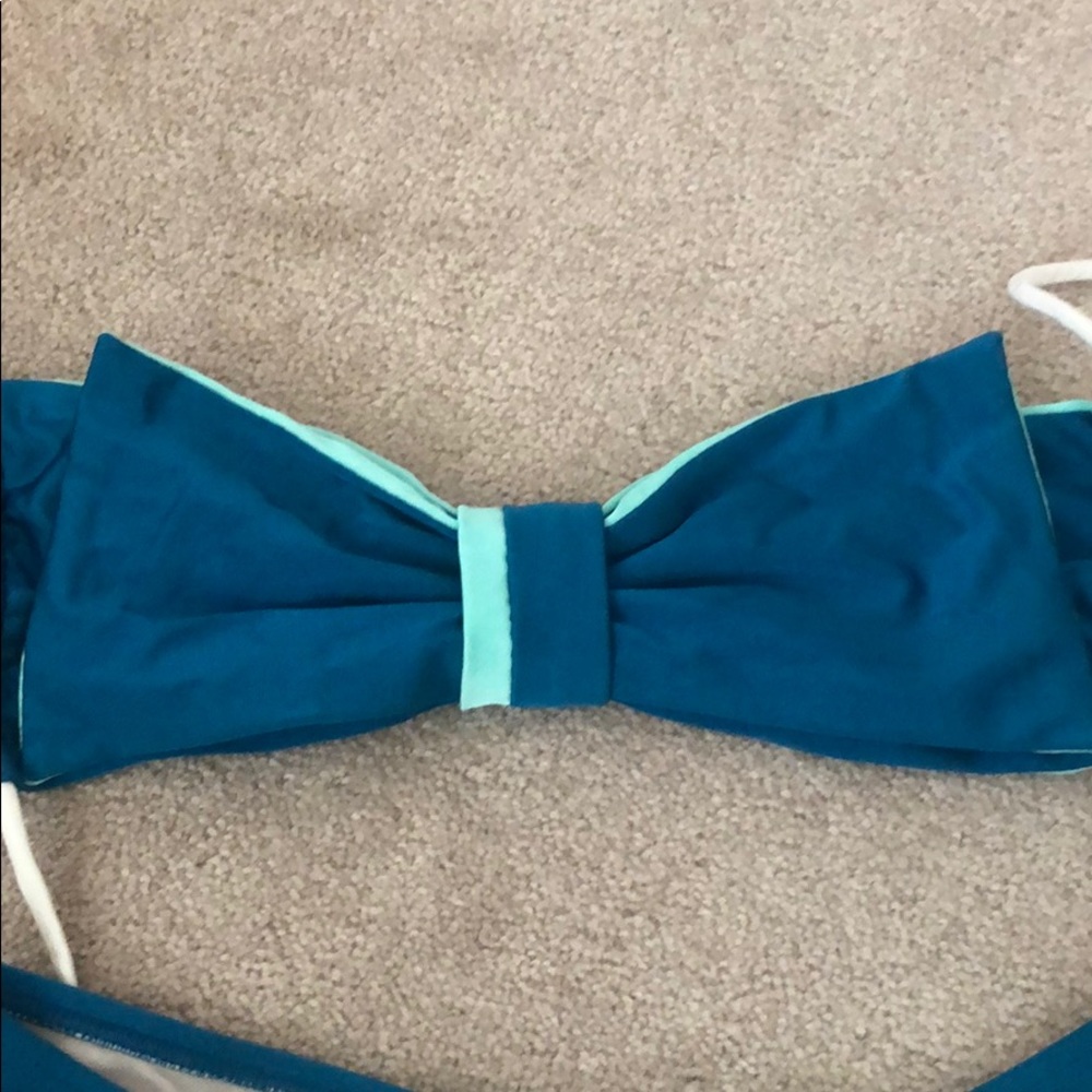 Bikini / Swimsuit - Picture 2 of 3